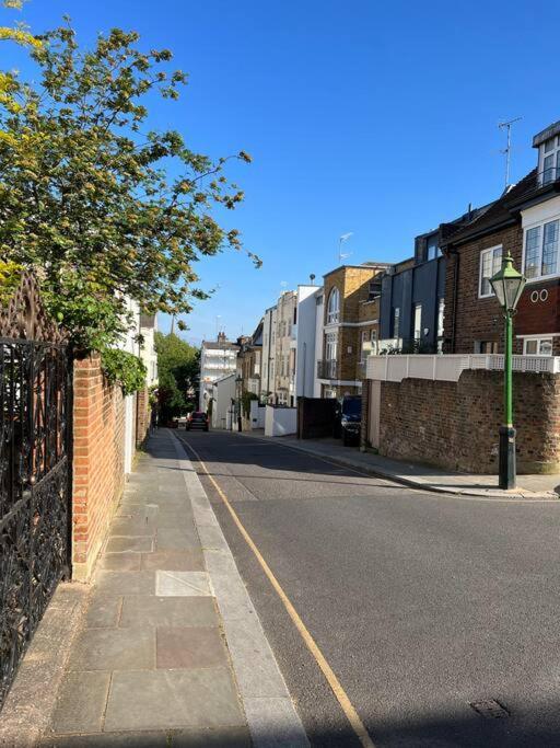 Serene Townhouse With Parking London Exterior foto